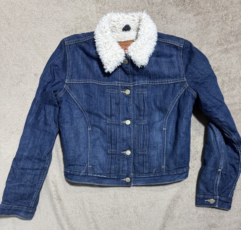 Women’s Levi’s Blue Jean Sherpa Trucker Jacket Size Medium EUC